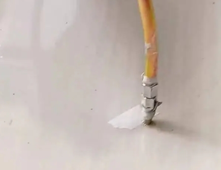 中原瓷砖空鼓维修公司专业解答在瓷砖铺贴过程中，如果使用的砂料过粗（如全部使用了粗砂），可能会导致以下问题